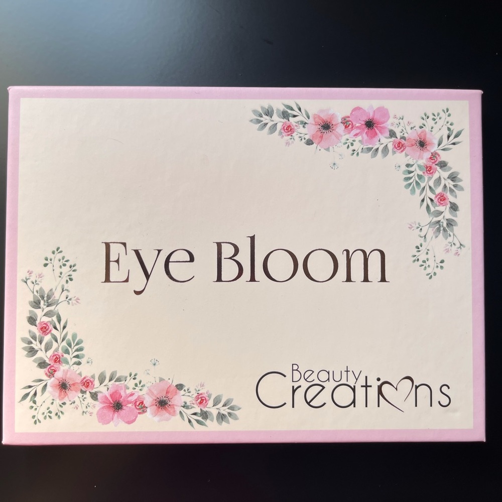 Eye Bloom Eyeshadow Pallet